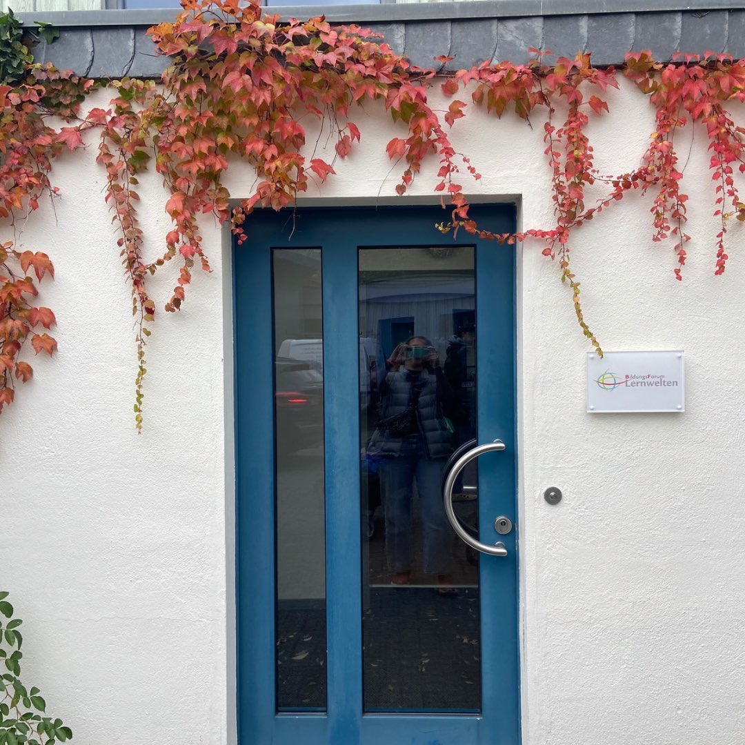 Eingangstür in der Heerstraße, Bildungsforum Lernwelten